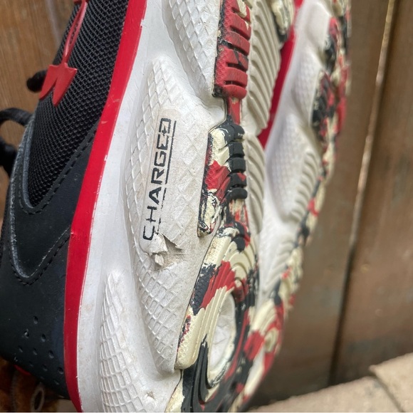 UNDER ARMOUR Men’s Black Red Charged Assert Sneakers Size 8.5 - Picture 10 of 10